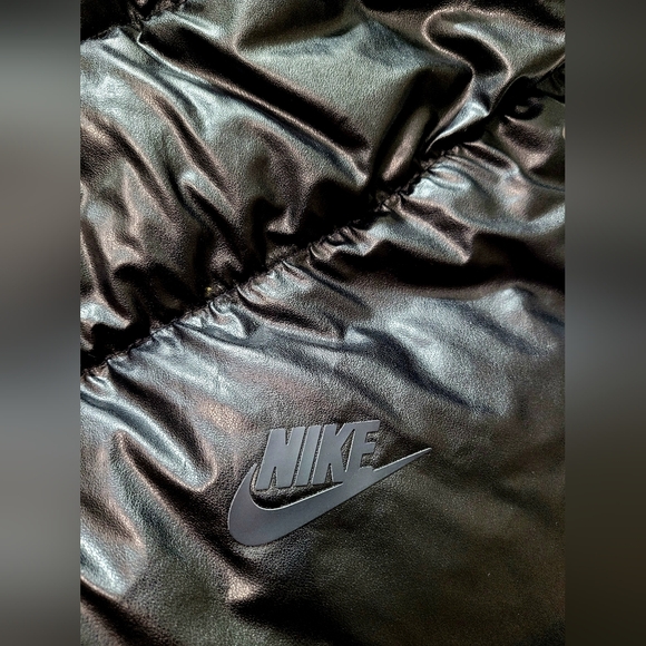 NWT Nike Cascade Down Puffer Poncho Jacket - Picture 9 of 14